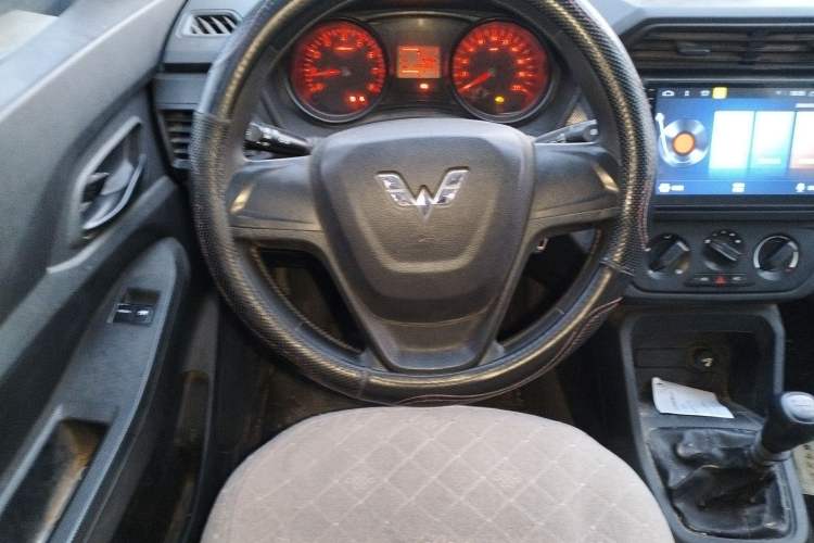 Used Wuling Hongguang 2019 1.5L S Basic Version China VI Standard LAR