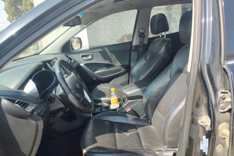 Used Hyundai Santa Fe 2015 2.4L Automatic Two-Wheel Drive Smart Version 5 Seats Left Front Seat