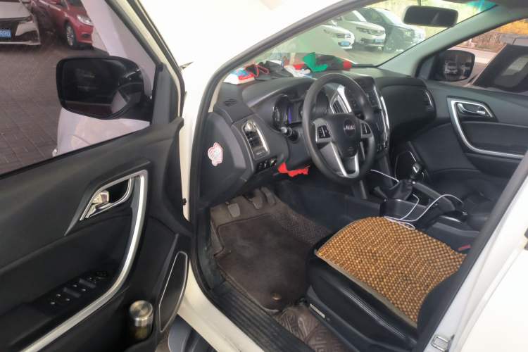 Used JMC Yuhu 5 2019 2.0T Diesel Manual 4x4 Advanced China VI Standard