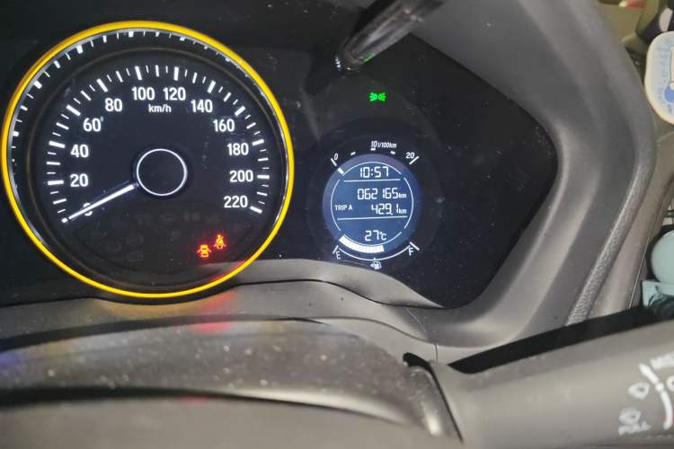 Used Honda Vezel 2020 1.5L CVT Pioneer Edition Odometer Close Up