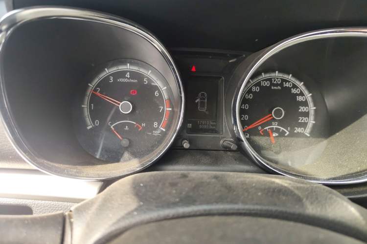 Used Venucia T70 2015 1.6L Manual Ruixing Edition Odometer Close Up