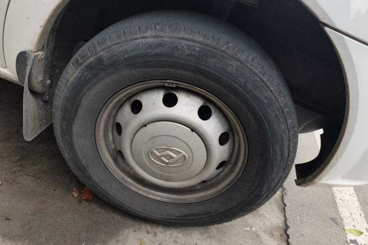 Used SAIC MAXUS Xintu V80  Right Front Wheel Hub