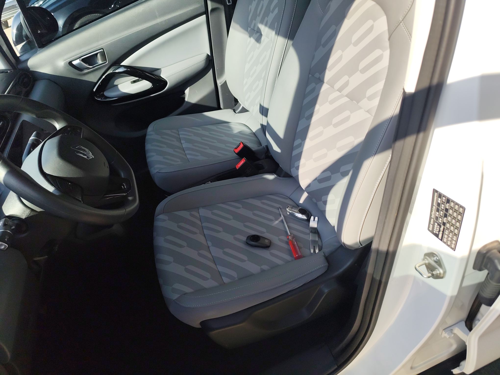 Переднее сиденье в автомобиле