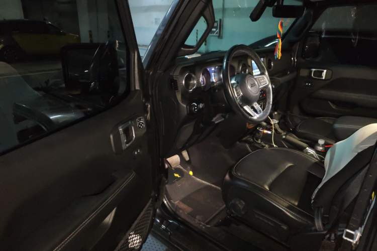 Used Jeep Wrangler 2019 2.0T Sahara Four-Door Version China VI Emission Standard