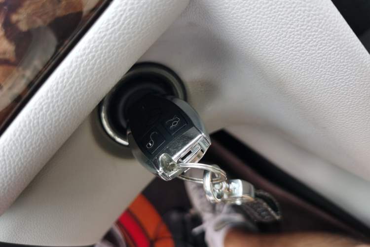 Used Mercedes-Benz R-Class 2010 R 350 L 4MATIC
