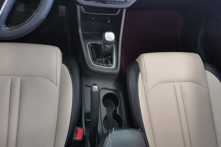 Used Baojun 360 2019 1.5L Manual Luxury Version China VI Gear Lever