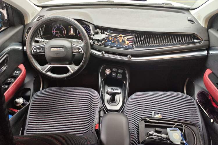 Used Haval H2s 2017 Red-Label 1.5T Dual-Clutch Comfort Model Center Console