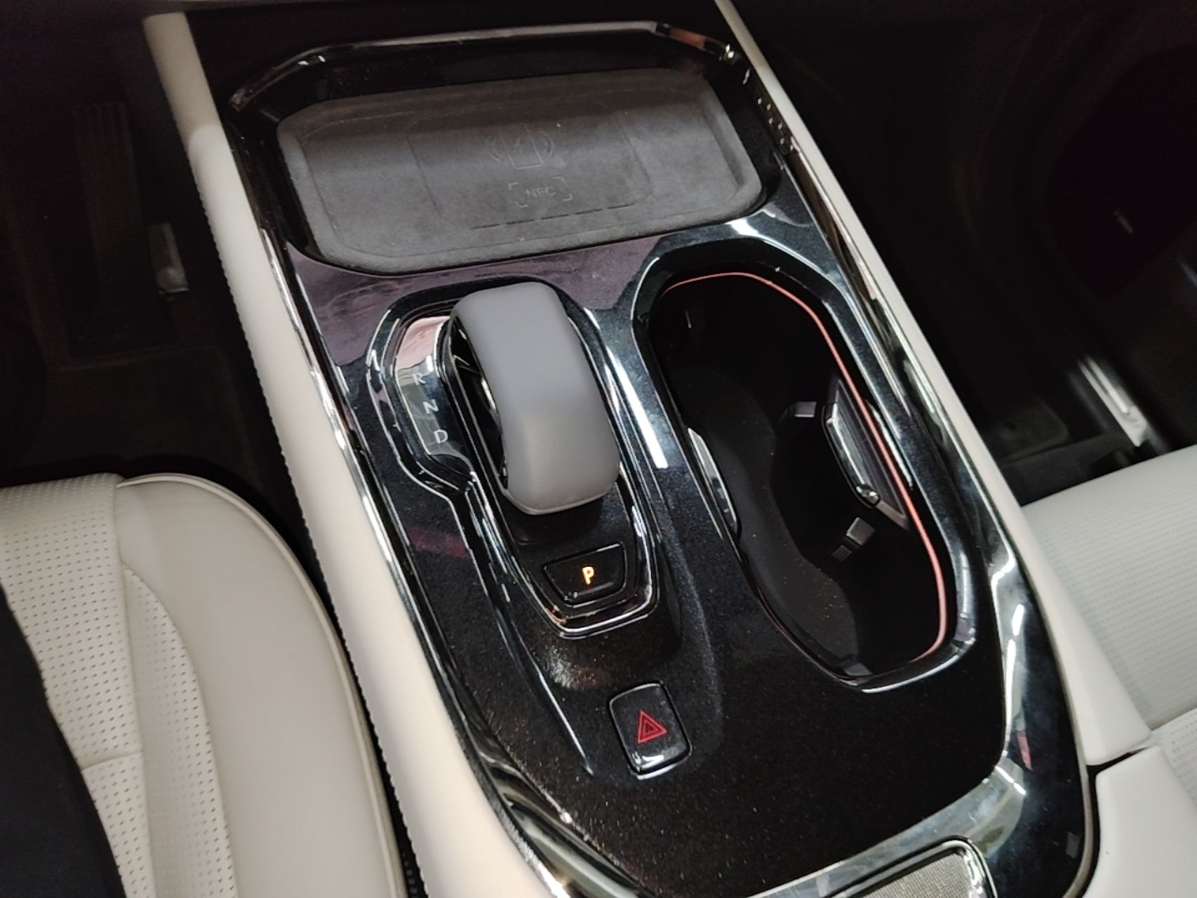 Zeekr 009 2024 7-Seater Walk-Through Version Four-Wheel Drive 108 kWh — снимка 16