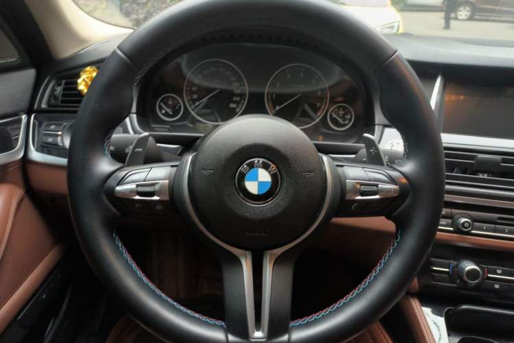 Used BMW 5 Series 2014 520Li Elegant Model
