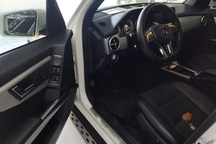 Used Mercedes-Benz GLK-Class 2015 GLK 300 4MATIC Fashion Edition Ultimate Version
