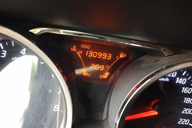 Used Nissan Livina 2013 1.6XL Manual Luxury Edition Odometer Close Up