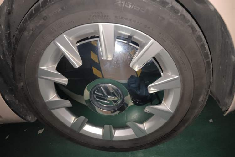 Used Volkswagen Beetle 2018 180TSI Shangle Model Right Front Wheel Hub