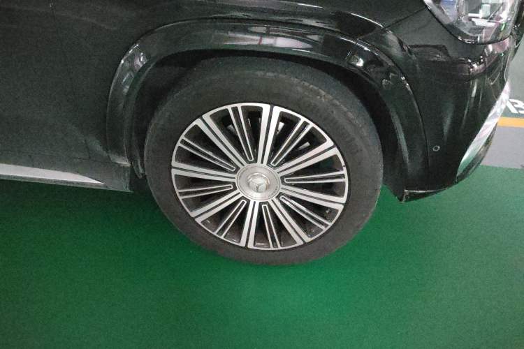 Used Mercedes-Benz Maybach GLS 2022 GLS 600 4MATIC Celebration Edition Right Front Wheel Hub