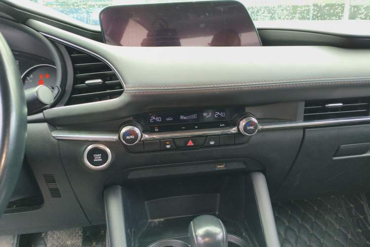 Used Mazda 3 Axela 2020 2.0L Automatic Zhiya Edition Audio And AC Panel