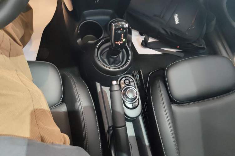 Used MINI MINI 2022 Updated 1.5T COOPER Classic Edition Five-Door Version
