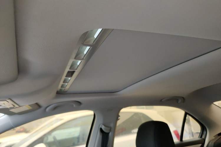 Used Volkswagen Jetta 2015 1.6L Automatic Comfort Model Headliner