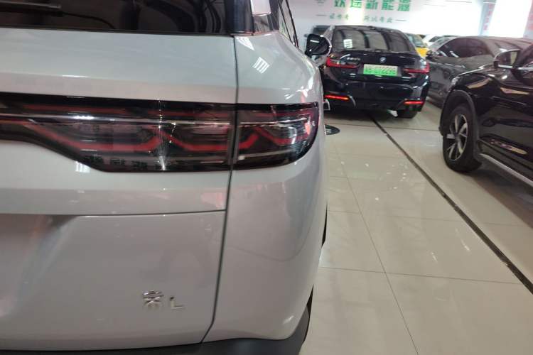 Used BYD Song L DM-i 2024 112 km Beyond Edition Exterior 3