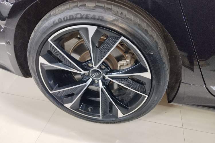 Used Audi A7L 2022 45 TFSI quattro S-line Wind Rider Right Rear Wheel Hub