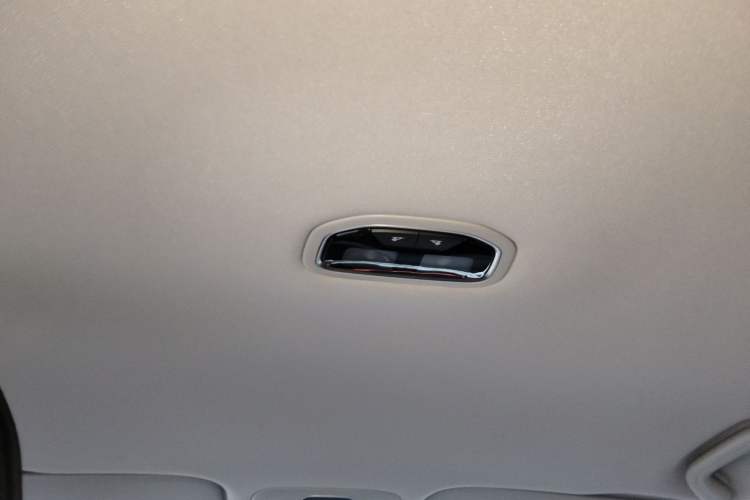 Used Geely Auto Emgrand 2019 Leading Edition 1.5L CVT Luxury Model China VI Standard Headliner