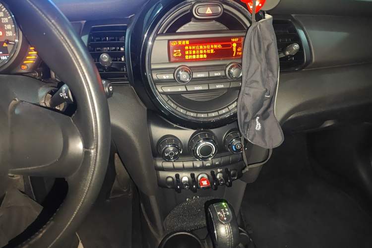 Used MINI 2016 1.2T ONE Five-Door Edition Audio And AC Panel