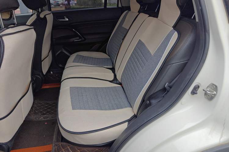 Used GAC Trumpchi GS4 2017 235T Manual Two-Wheel Drive Luxury Edition Left Rear Seat