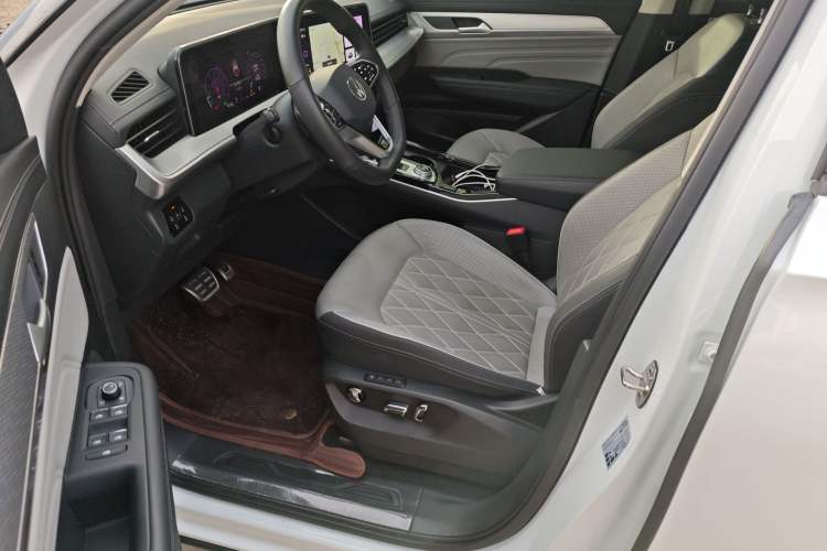 Used Volkswagen Tavendor 2023 380TSI Four-Wheel Drive R-Line Cruise Edition