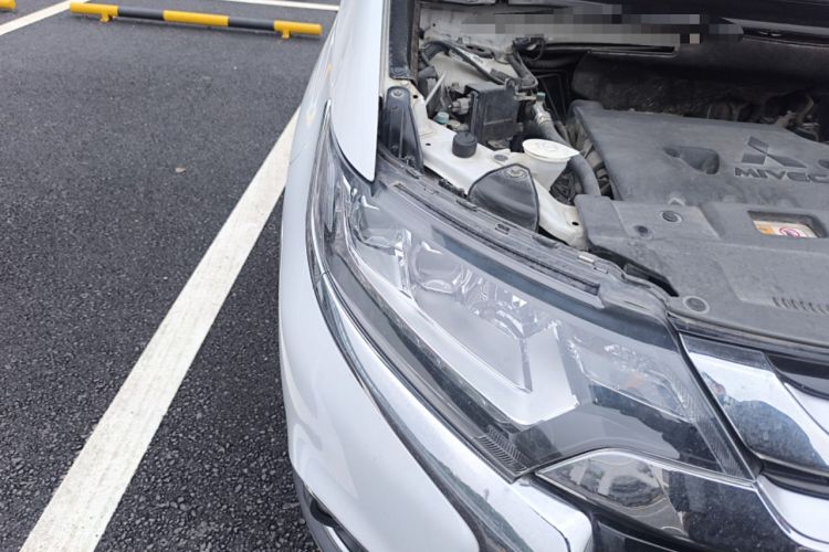 Used Mitsubishi Outlander 2018 2.4L 4x4 Elite Edition 5 Seats Right Front Headlight