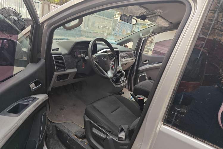 Used JAC Refine M4 2016 2.0L Manual Luxury Version
