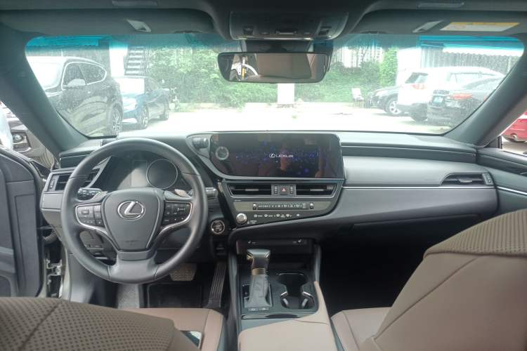 Used Lexus ES 2023 200 Excellence Edition Center Console