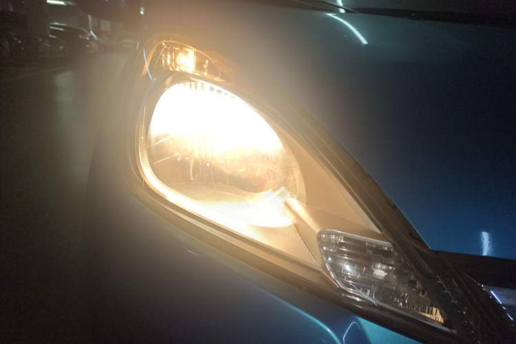 Used Honda Fit 2011 1.5L manual luxury version
