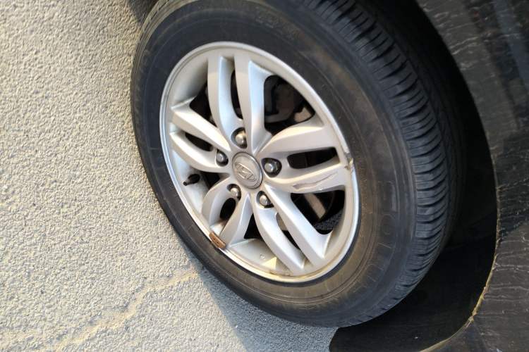 Used Hyundai Celesta 2011 1.6L Manual Comfort Edition Right Front Wheel Hub