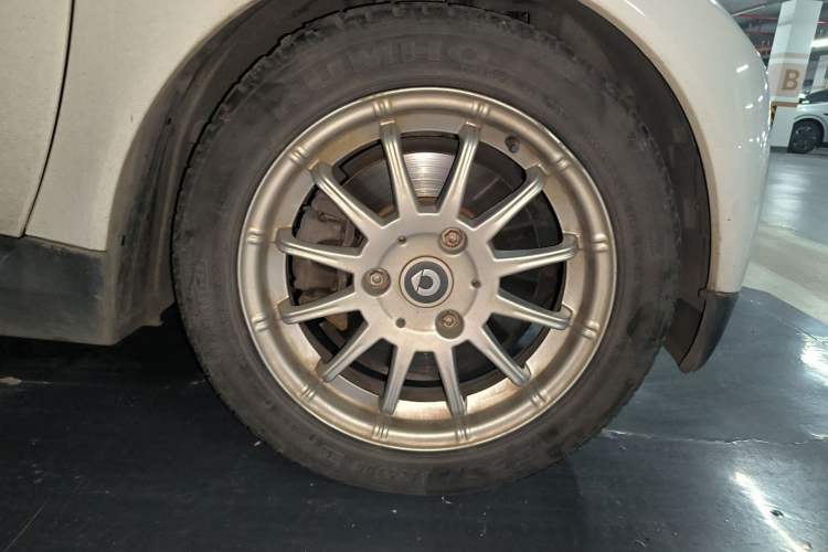 Used smart fortwo 2011 1.0 MHD Hardtop Standard Edition Right Front Wheel Hub