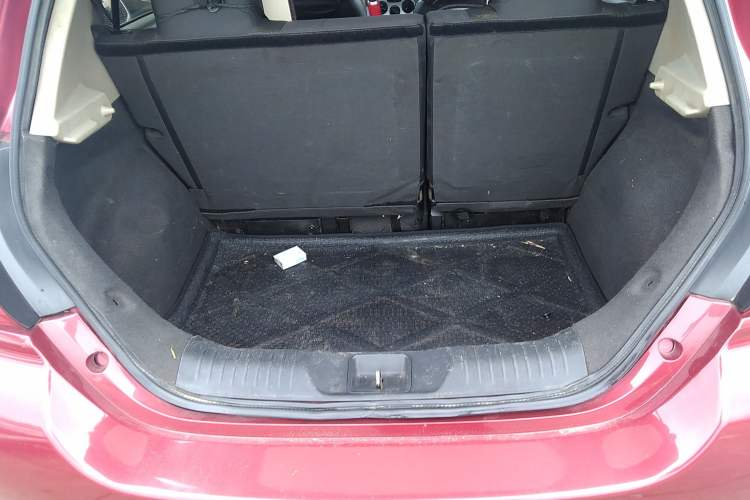 Used Venucia R50 2013 1.6L Manual Fashion Edition Trunk