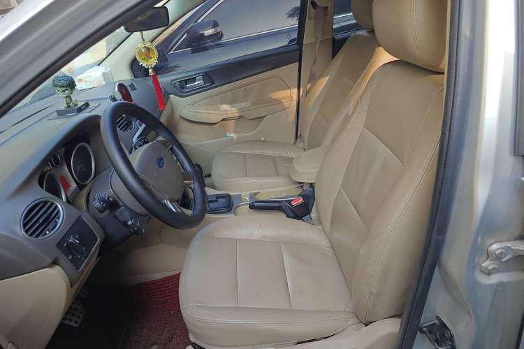 Used Ford Focus 2011 Hatchback 1.8L Automatic Fashion Edition Left Front Seat