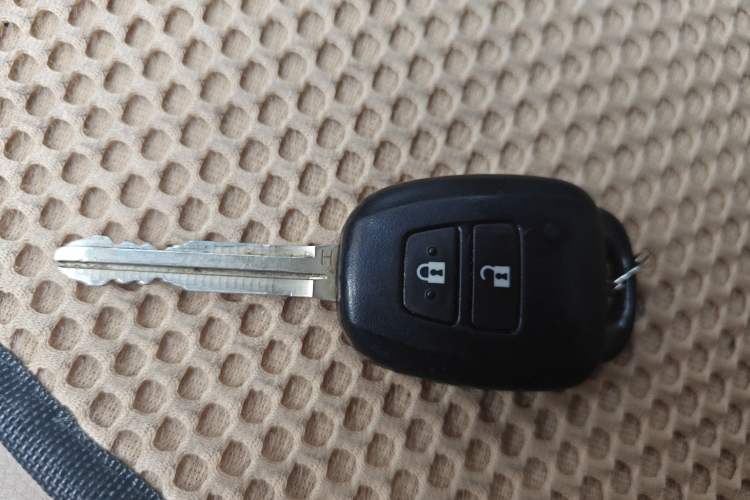 Used Toyota Prado 2017 2.7L Automatic 2700 Gasoline 4x4 7-Seater – Middle East Version
