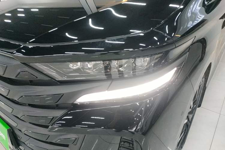 Used Toyota Vellfire 2024 Crown Dual-Engine 2.5L Supreme Executive Edition