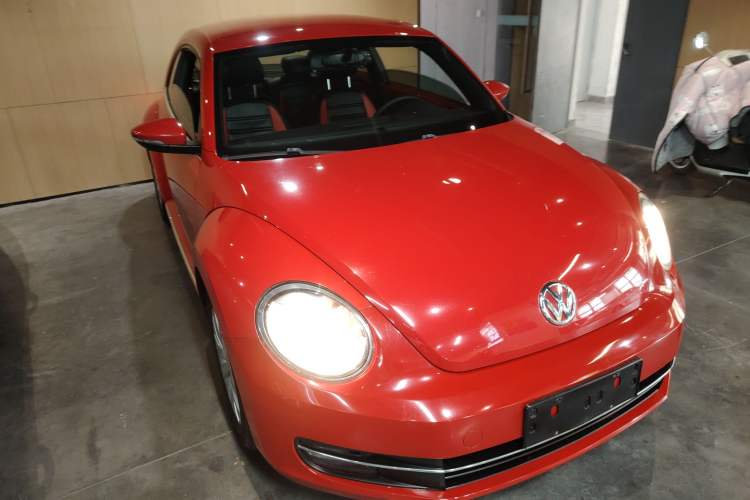 Used Volkswagen Beetle 2015 180TSI model Front Right 45 Deg