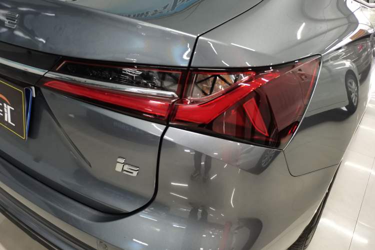 Used Roewe i5 2023 1.5L Manual Comfort Edition
