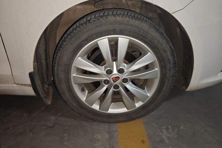 Used Roewe 360 2015 1.5L Automatic Luxury Edition Right Front Wheel Hub