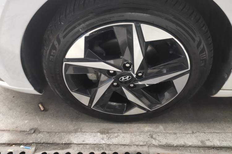 Used Hyundai Elantra 2021 1.5L CVT LUX Prestige Edition Exterior 4