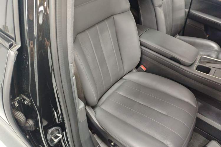 Used Nio ES8 2023 75 kWh Right Front Seat