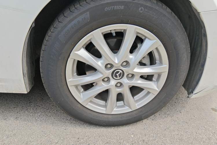 Used Mazda 3 Axela 2017 Sedan 1.5L Automatic Luxury Model Emission Standard China V Right Front Wheel Hub