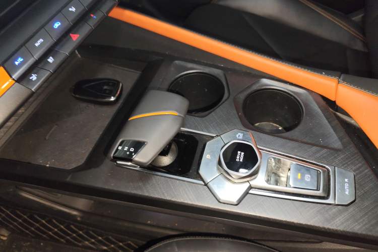 Used CHANGAN UNI-V 2022 1.5T Prestige Version Gear Lever