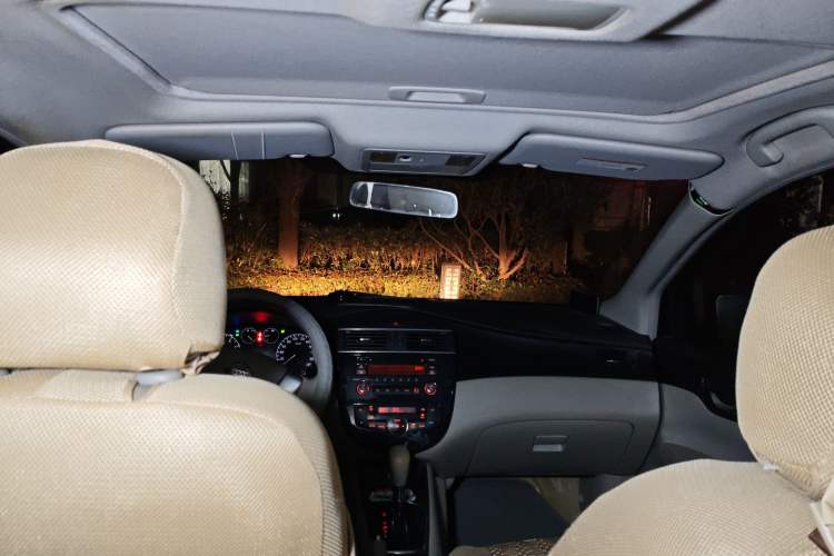 Used Nissan Tiida 2011 1.6L CVT Smart Version Headliner