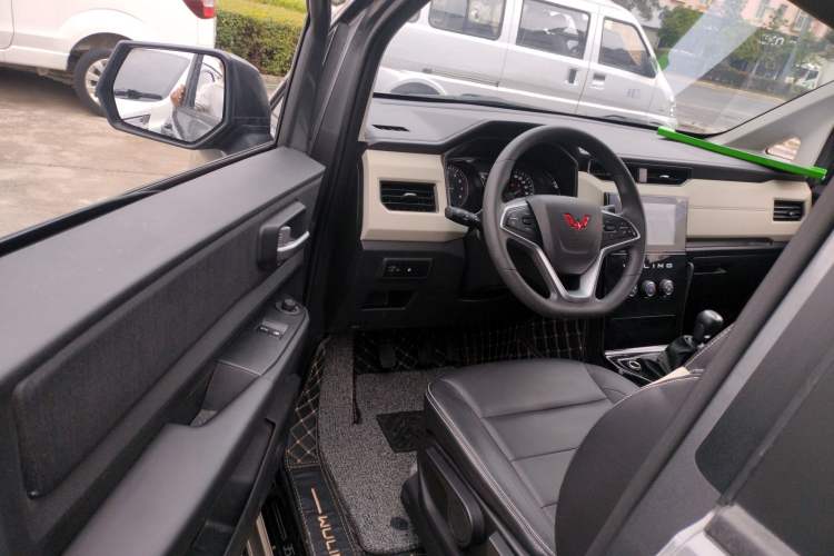 Used Wuling Zhengcheng 2021 1.5T Manual Luxury Version Driver Seat