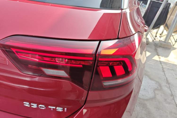 Used Volkswagen T-ROC 2019 230TSI DSG Two-Wheel-Drive Advanced Version China VI Standard Right Rear Taillight