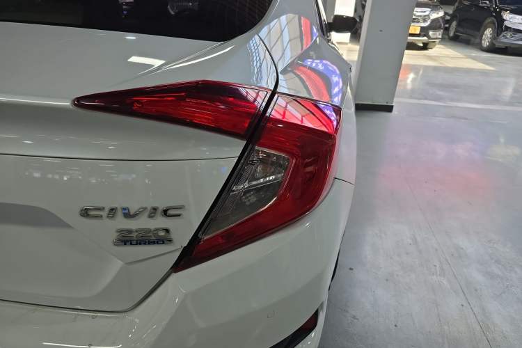 Used Honda Civic 2016 220TURBO CVT Luxury Edition Exterior 3