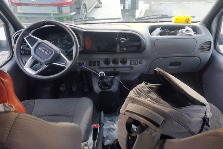 Used JMC Transit 2019 2.8T Commercial Version Long Wheelbase Mid-Roof 6-Seater Rear Single Tire China VI Emission Standard – JX493
