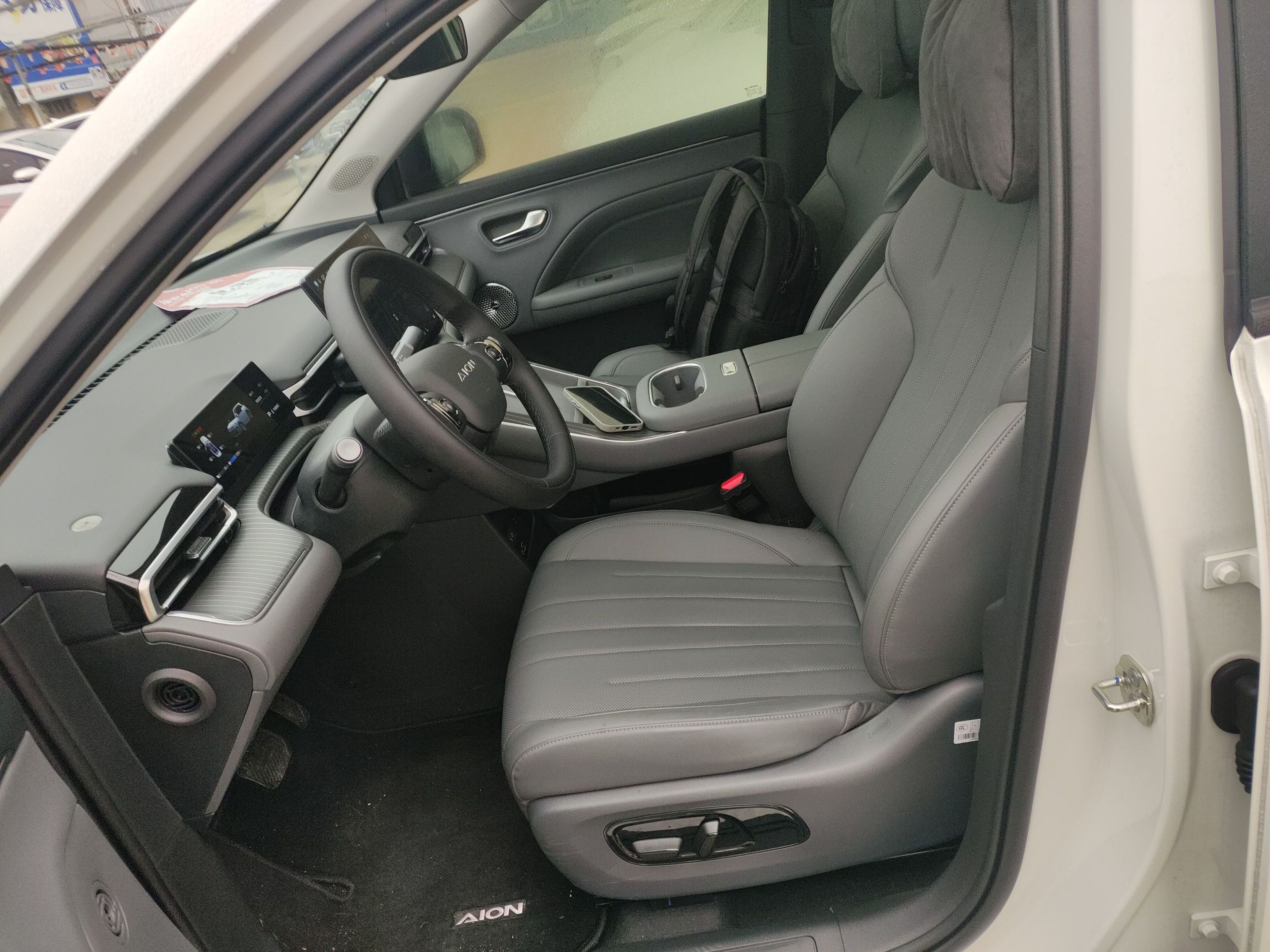 Переднее сиденье в автомобиле