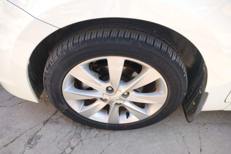 Used Hyundai Verna Ray 2014 1.6L Automatic TOP Left Front Wheel Hub